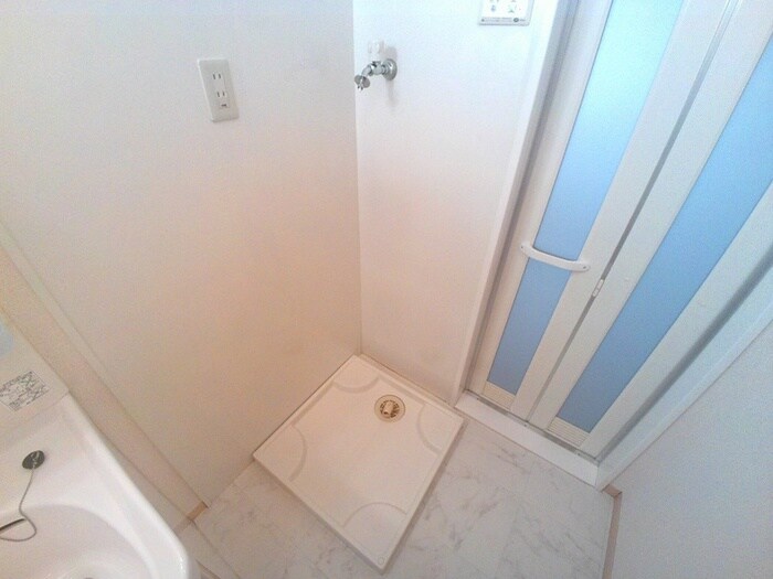 物件内観写真17　(洗濯機置場)