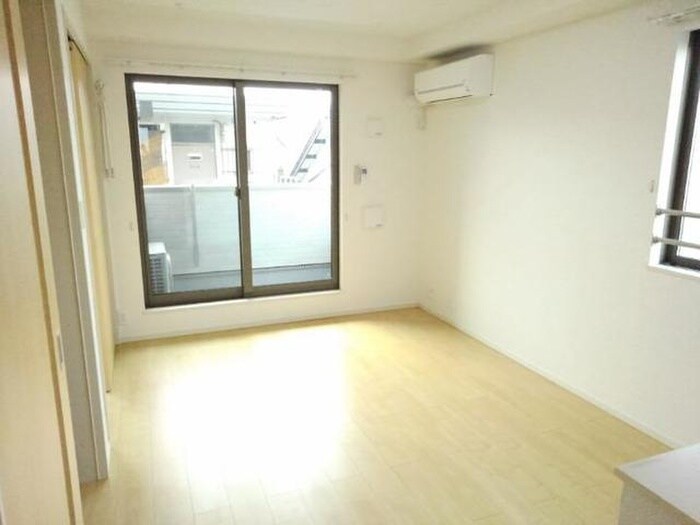 物件内観写真2　(居室)