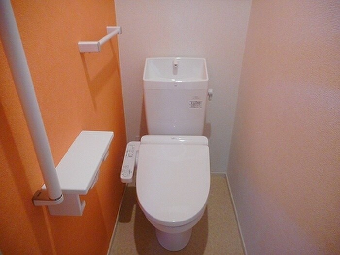 物件内観写真3　(トイレ)