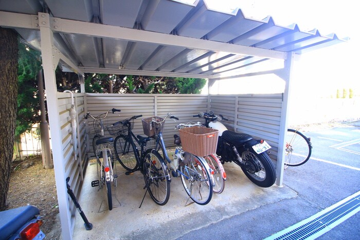 物件外観写真5　(駐輪場)