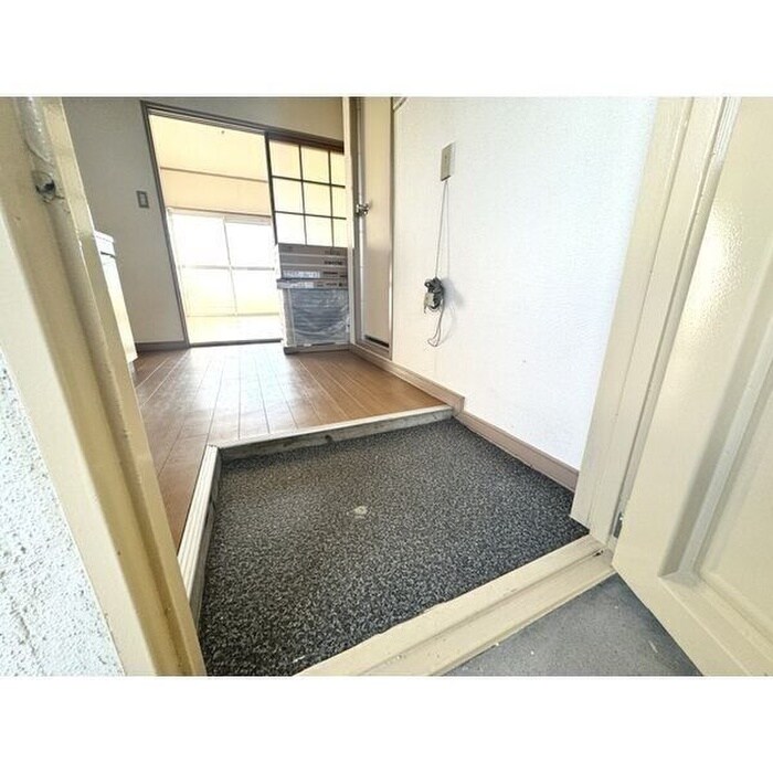 物件内観写真6　(玄関)