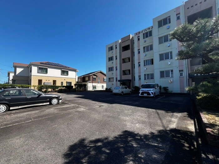 物件外観写真4　(駐車場)