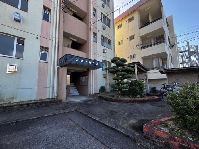 物件外観写真6　(エントランス部分)