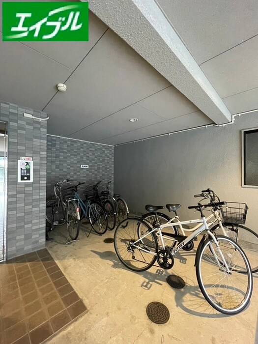 物件外観写真6　(駐輪場)