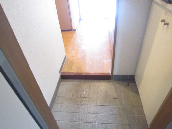 物件内観写真12　(玄関)