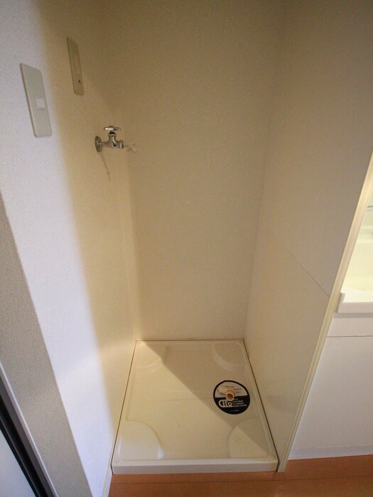 物件内観写真14　(洗濯機置場)