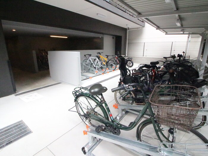 物件外観写真5　(駐輪場)