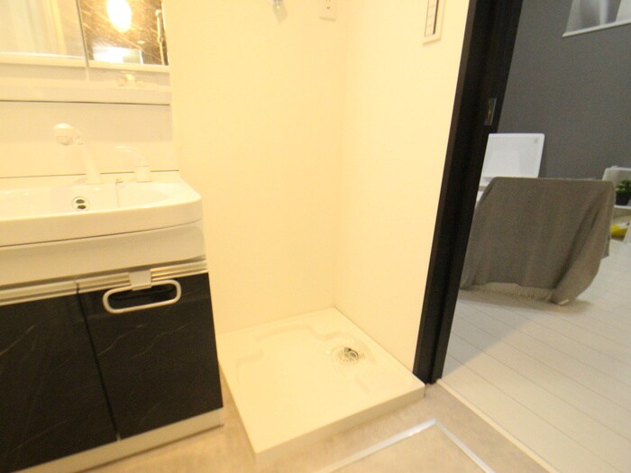 物件内観写真16　(洗濯機置場)