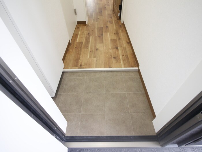 物件内観写真7　(玄関)