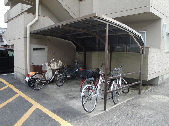 物件外観写真2　(駐輪場)