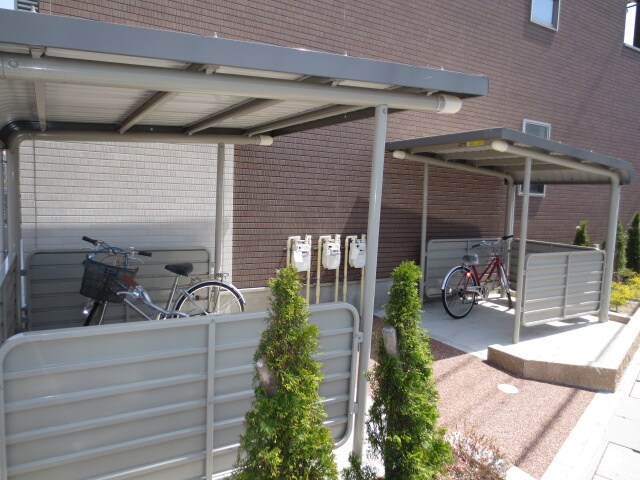 物件外観写真3　(駐輪場)