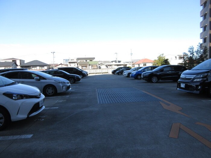物件外観写真6　(駐車場)