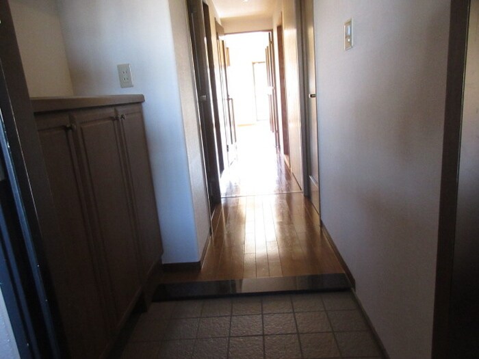 物件内観写真16　(玄関)