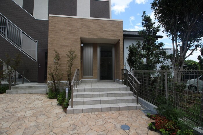 物件外観写真5　(エントランス部分)