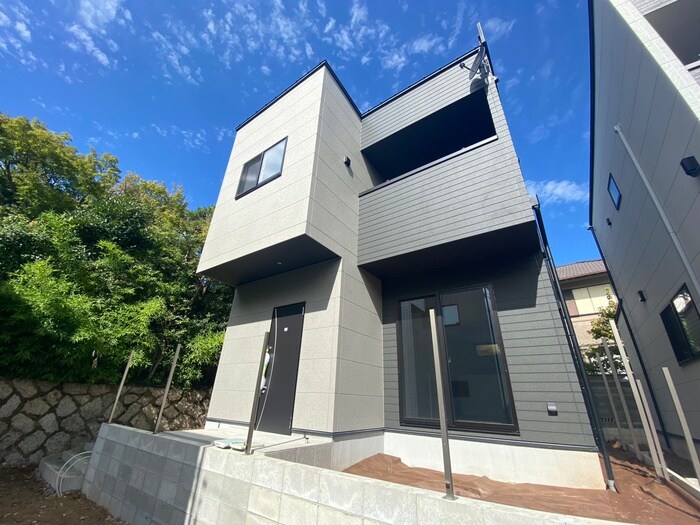 物件外観写真2　(建築中)