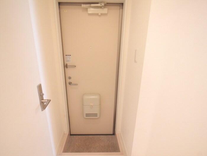 物件内観写真16　(玄関)