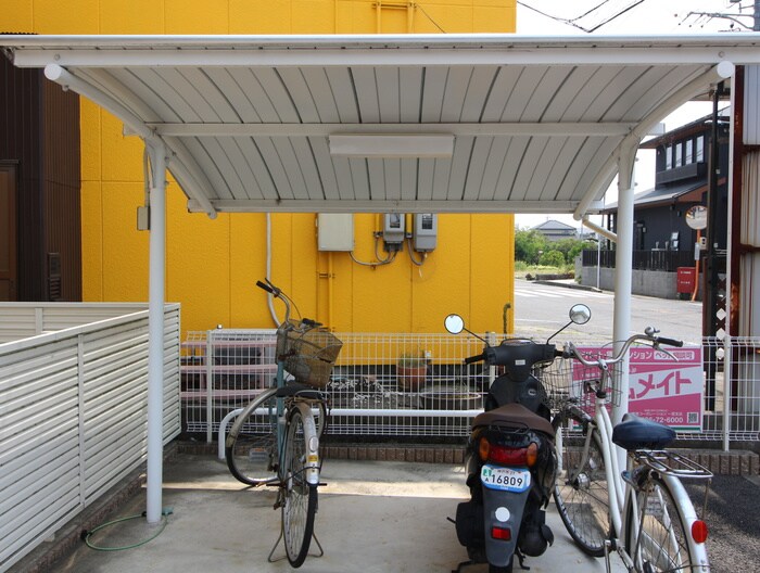 物件外観写真4　(駐輪場)