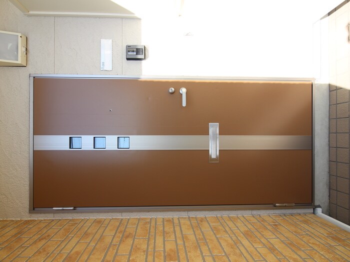 物件外観写真6　(エントランス部分)