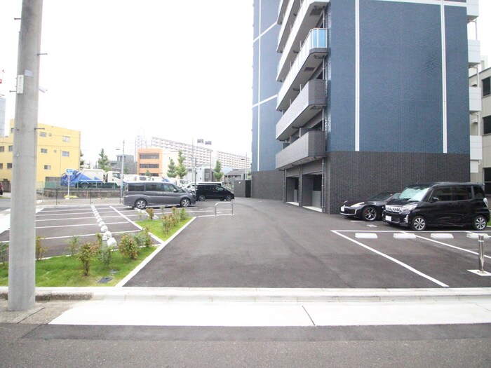 物件外観写真5　(駐車場)