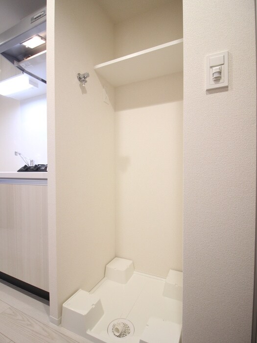 物件内観写真16　(洗濯機置場)