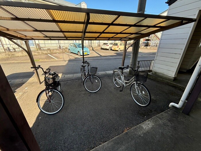 物件外観写真4　(駐輪場)