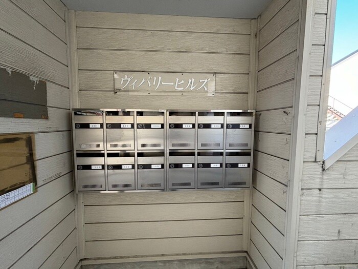 物件外観写真6　(エントランス部分)