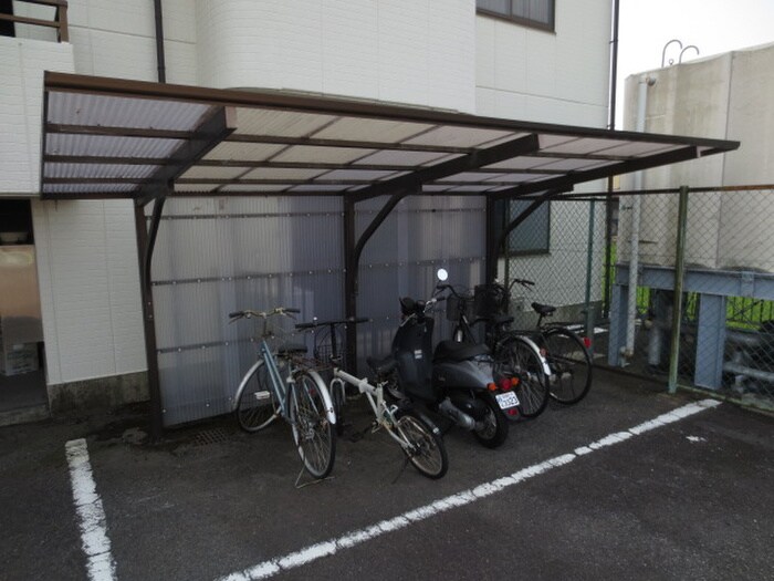物件外観写真4　(駐輪場)