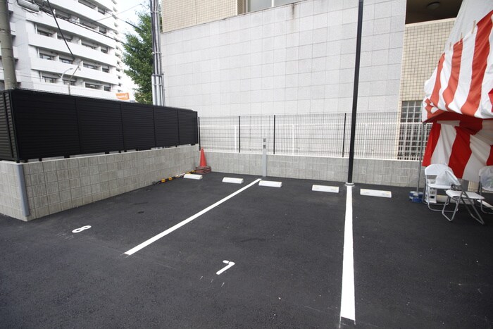 物件外観写真4　(駐車場)