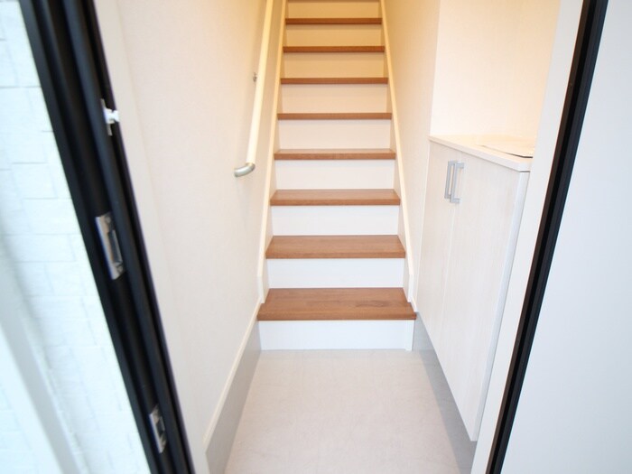 物件内観写真7　(玄関)