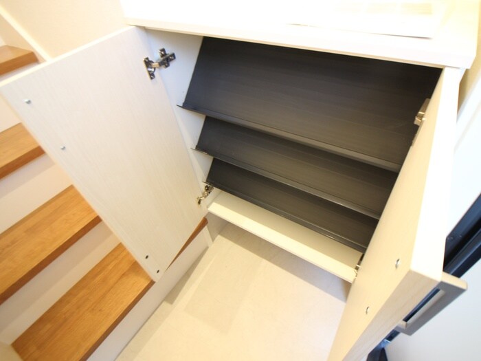 物件内観写真8　(靴箱)