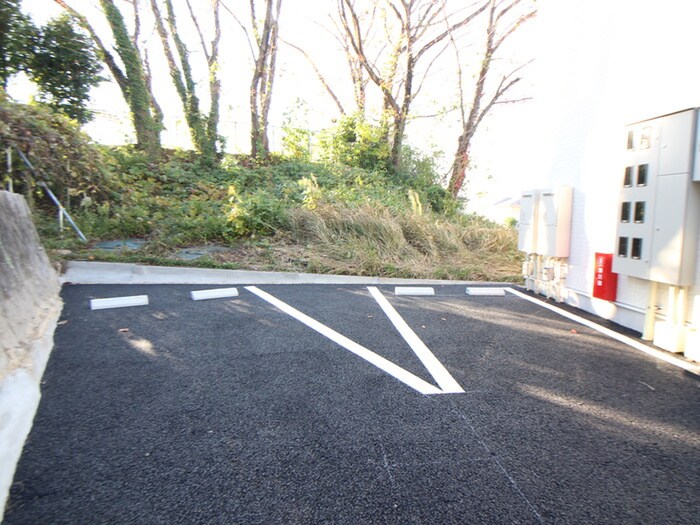 物件外観写真4　(駐車場)