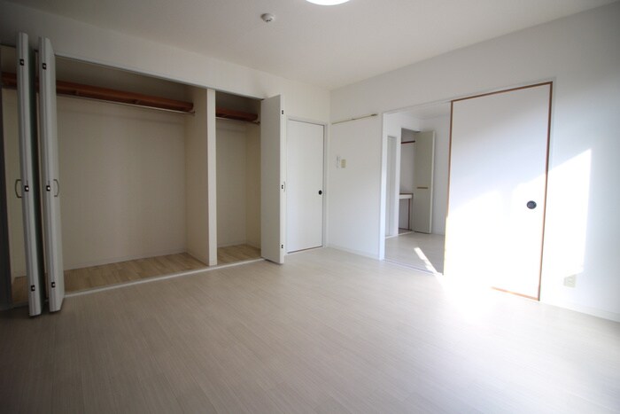 物件内観写真4　(居室)