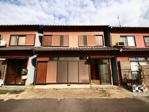 馬引借家　E棟外観写真