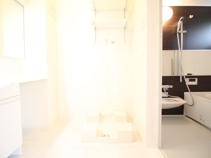 物件内観写真12　(洗濯機置場)