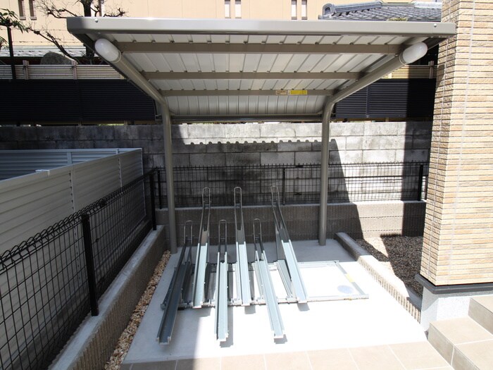 物件外観写真4　(駐輪場)