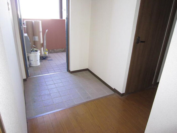 物件内観写真7　(玄関)