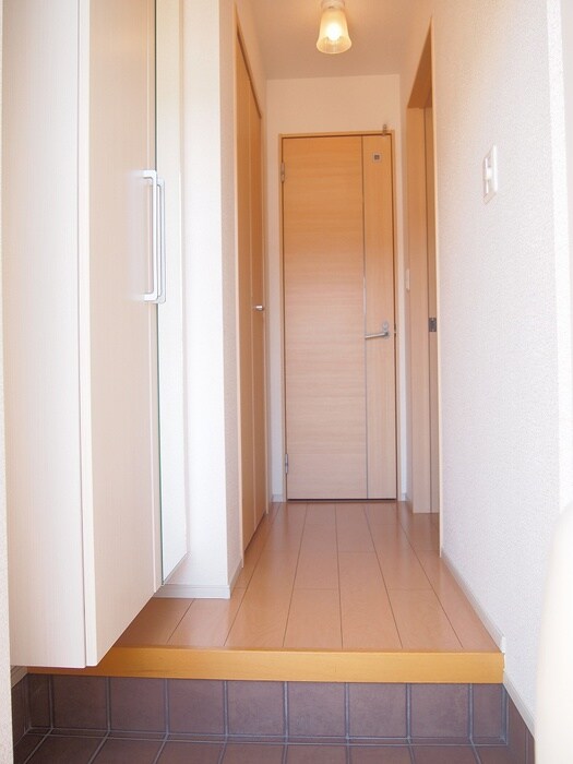 物件内観写真7　(玄関)