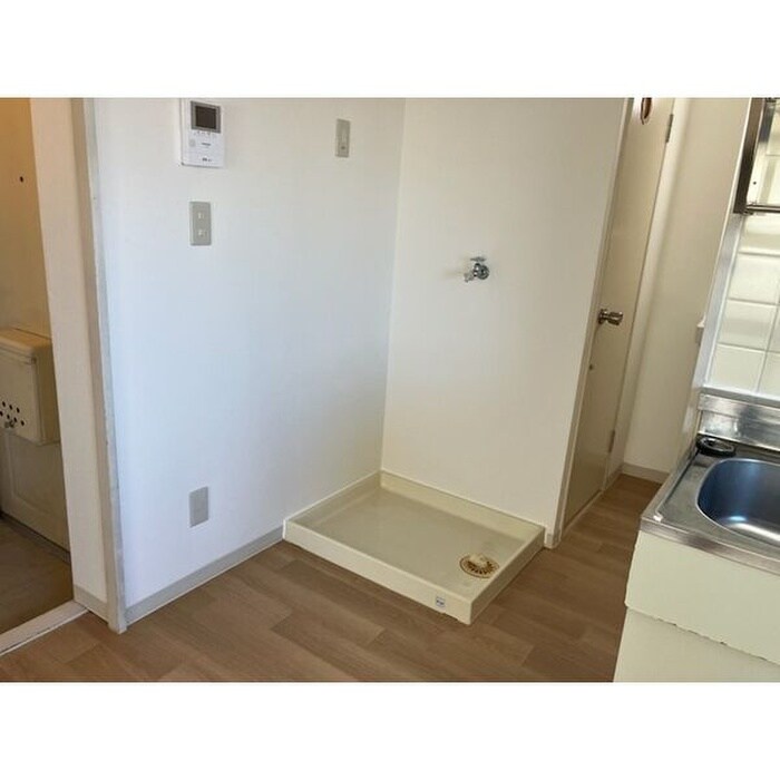 物件内観写真8　(洗濯機置場)