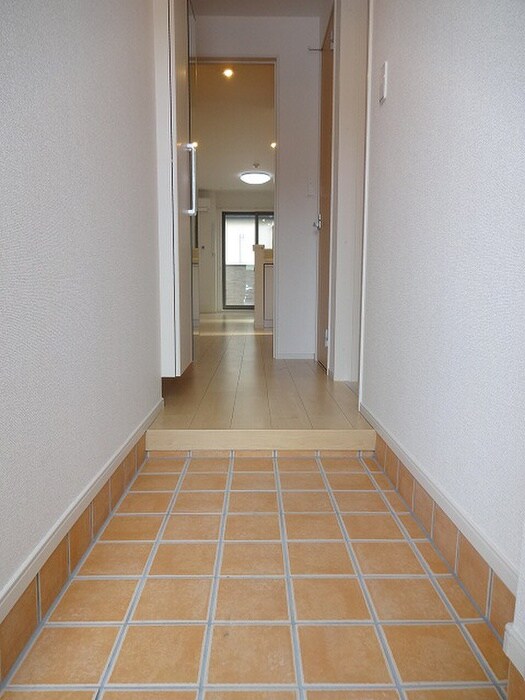 物件内観写真16　(玄関)