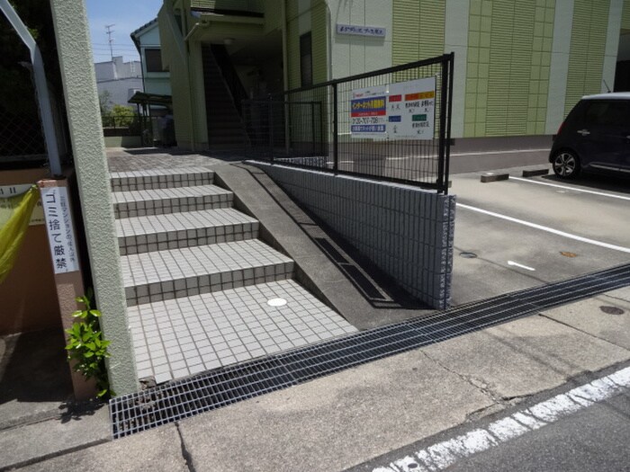 物件外観写真2　(エントランス部分)