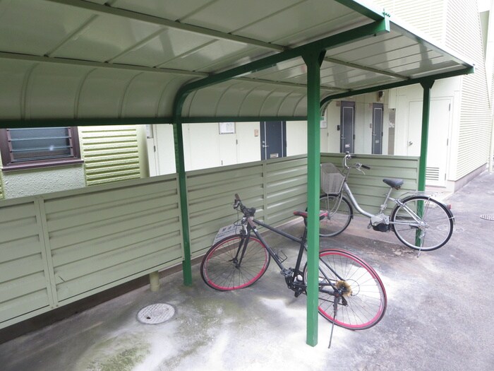 物件外観写真5　(駐輪場)