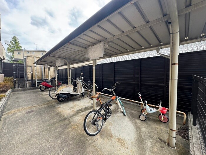 物件外観写真5　(駐車場)