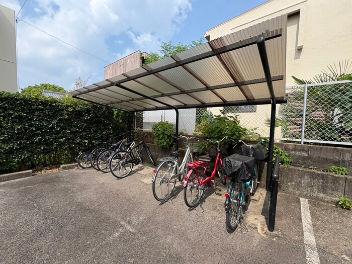 物件外観写真3　(駐輪場)