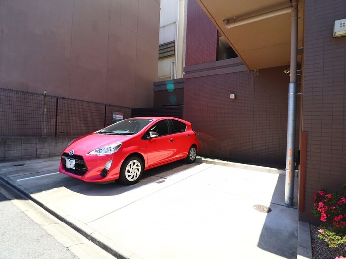 物件外観写真3　(駐車場)