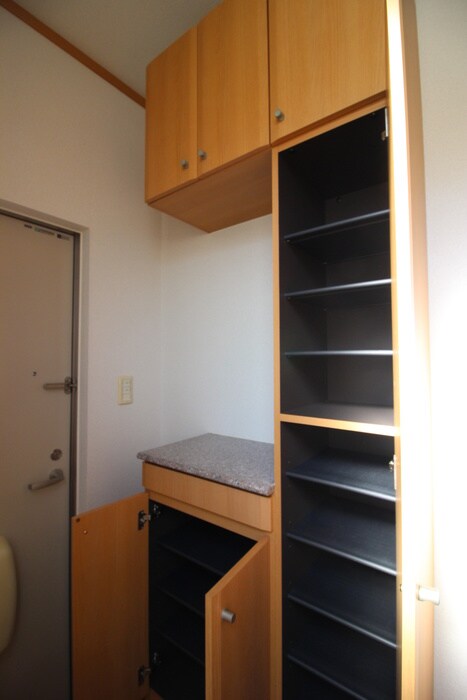 物件内観写真5　(靴箱)