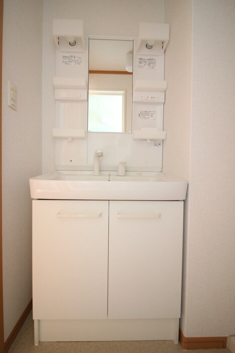 物件内観写真12　(洗面)