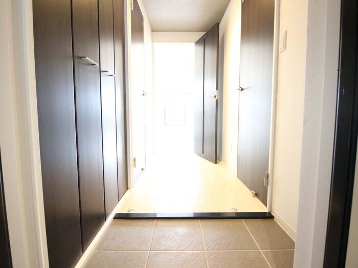 物件内観写真15　(玄関)