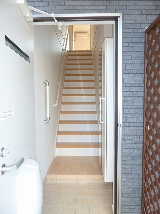 物件内観写真16　(玄関)