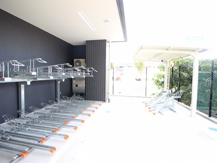 物件外観写真6　(駐輪場)