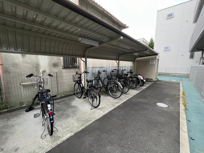物件外観写真4　(駐輪場)